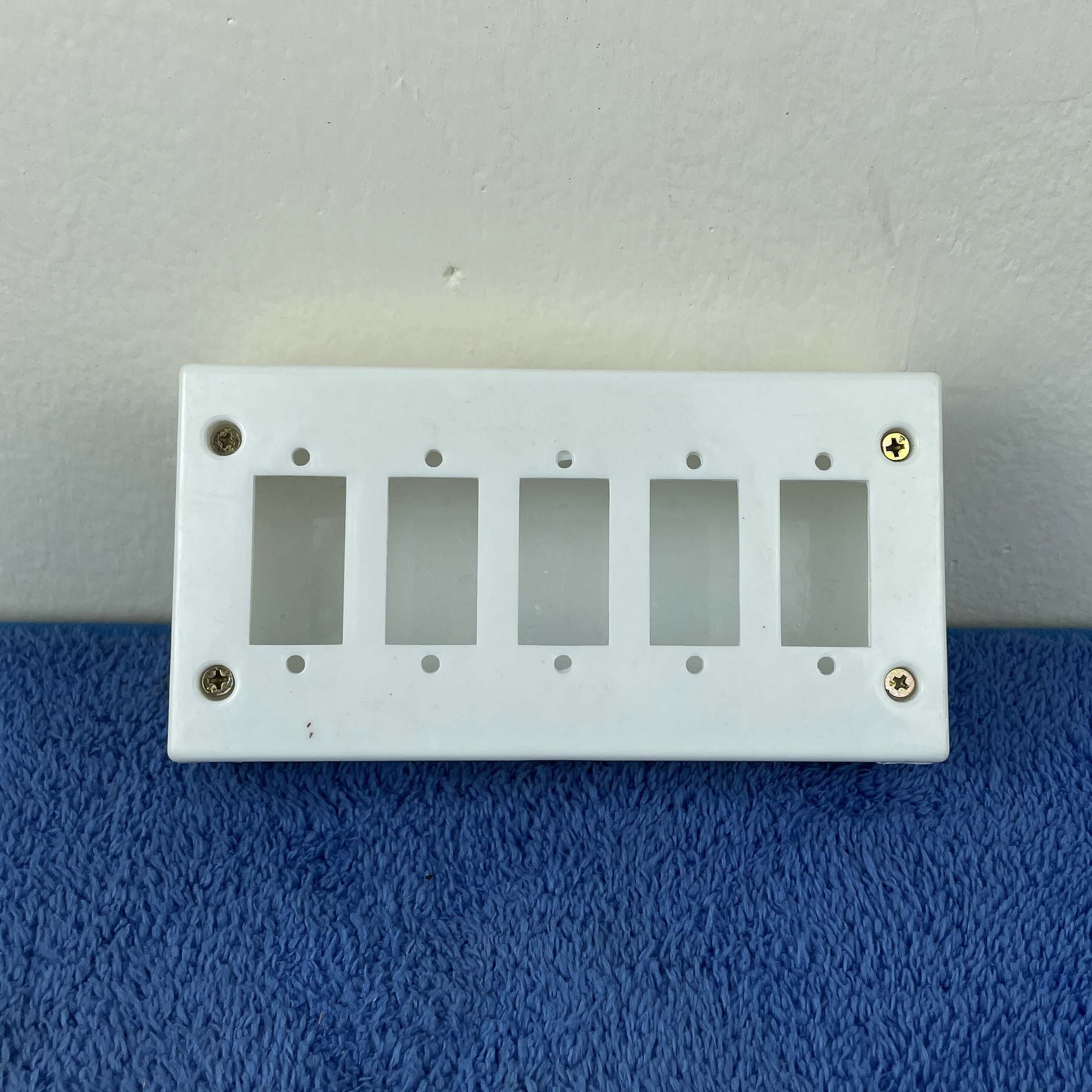 Piano 5 Hole Plastic Electrical PVC Board Switch Box